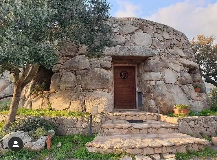 Il Nuraghe Del Lago Coghinas Oschiri
